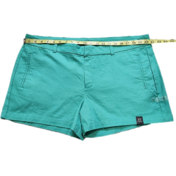 Chino shorts Mid rise Green color Slip pockets Size 18  A NEW APPROACH  NWT - Picture 7 of 14